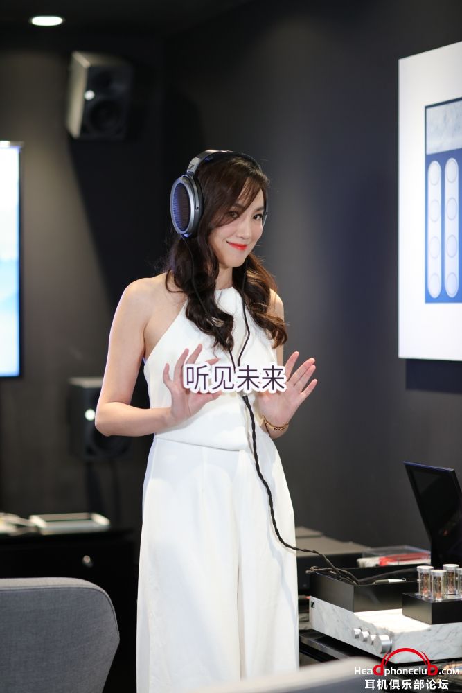 ǻŮ С  SENNHEISER HE  1.JPG