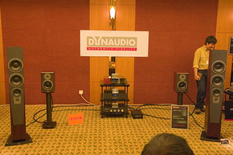 dyn room s.jpg