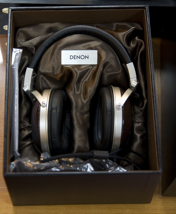d7000 in box s.jpg