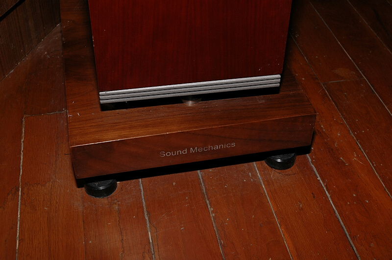 eagle 10 - speaker base.jpg