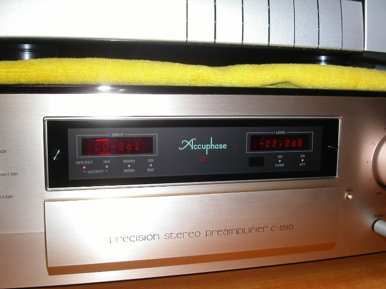 Accuphase C2810.jpg