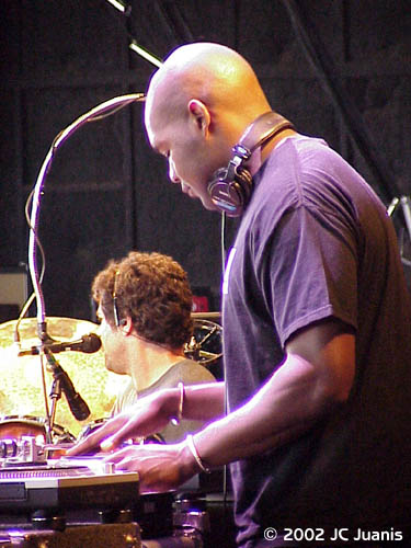 pf020727djlogicio0.jpg