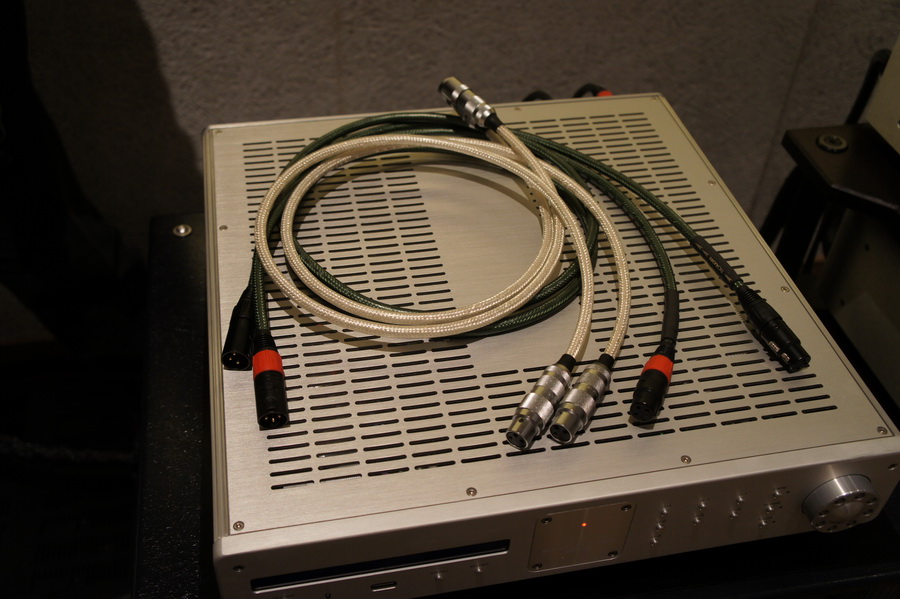 ɫ  Tiglon MGL-X1 ŷǵ910൱
