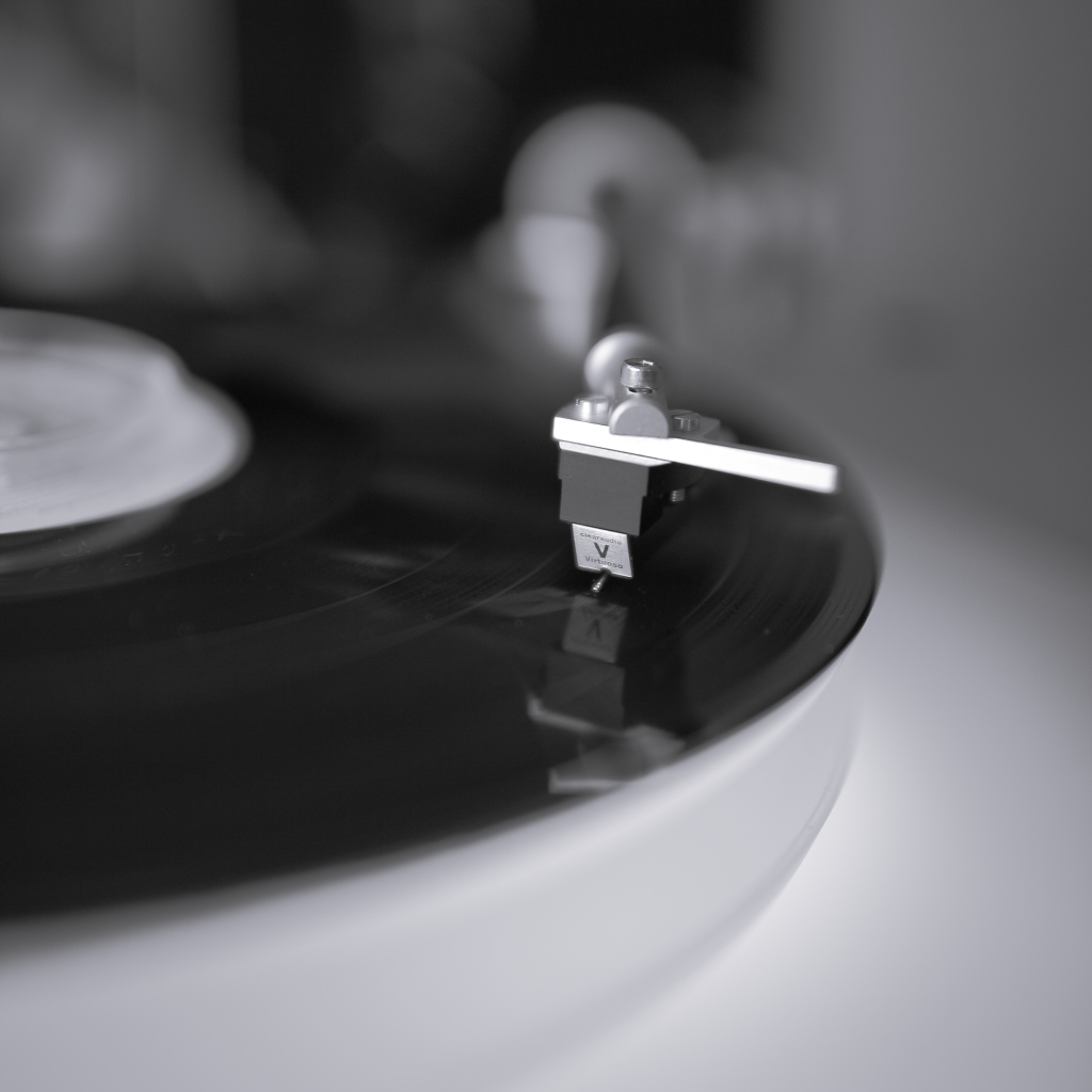 2012-11-18-turntable-01-BL-M.JPG