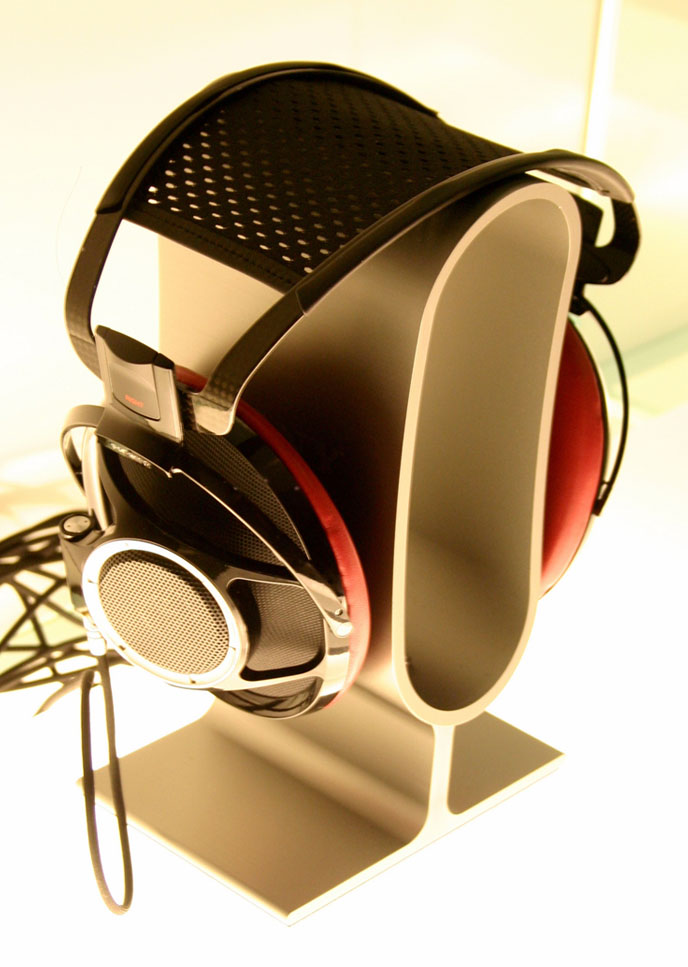 Q010_S-red-std-Rt.jpg