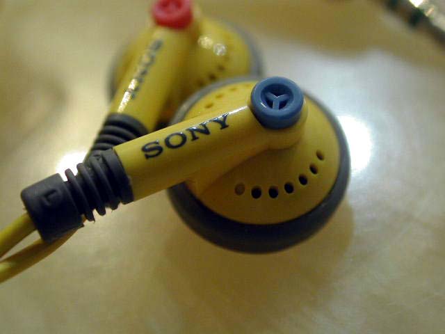 SONY-HEADPHONE-8215-5.jpg