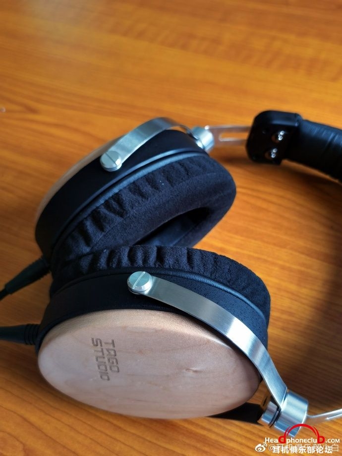 对比日本TAGO Studio封闭木碗和奥地利之声X55封闭耳机- 台式耳机系统 