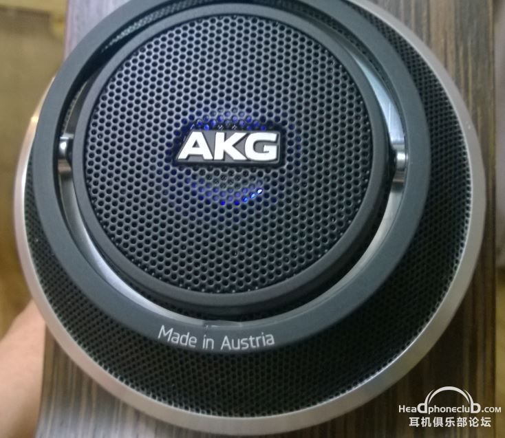 akg812-1.JPG