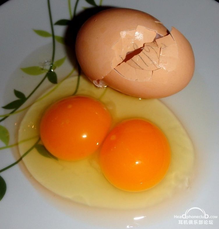 Double-yolker-cracked.jpg