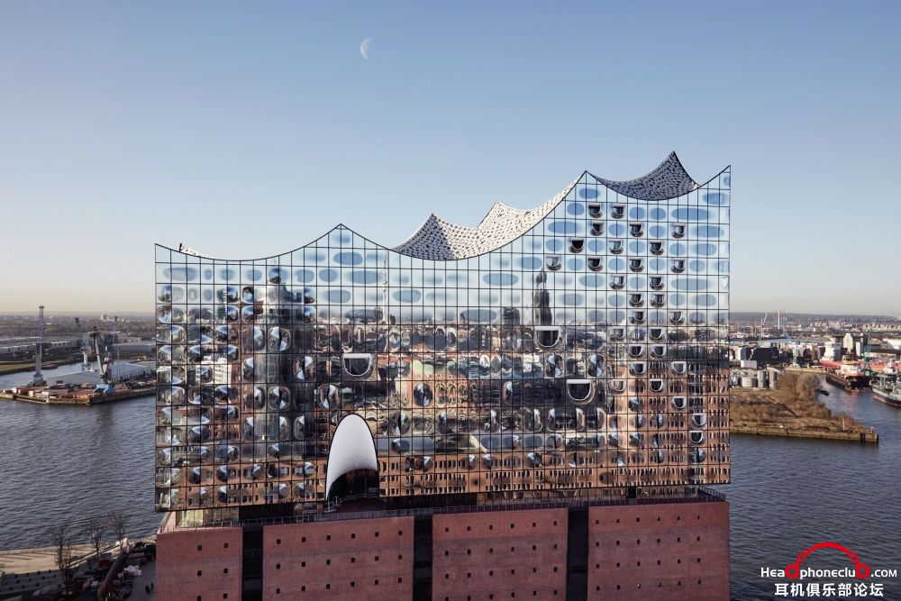 Elbphilharmonie_Hamburg_c_Maxim_Schulz-9_mittel.jpg