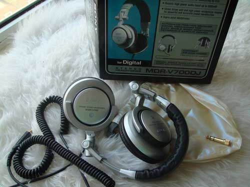 SONY V700DJ.jpg