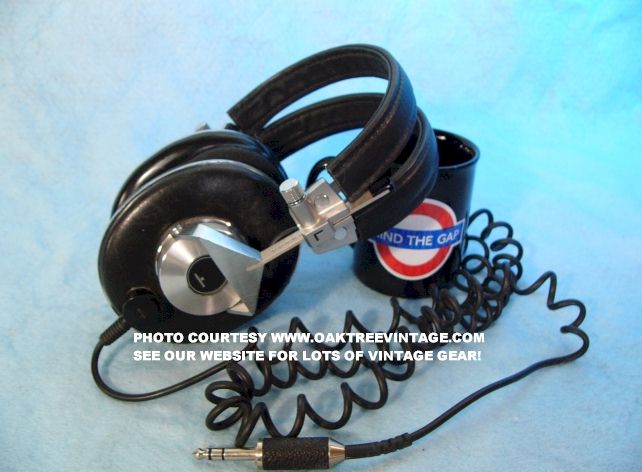 Pioneer_Monitor-10_Headphones_web.jpg
