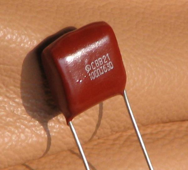 ź0.1uF