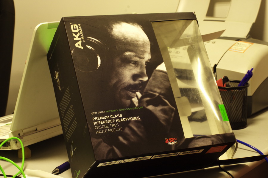 Q701box s.jpg