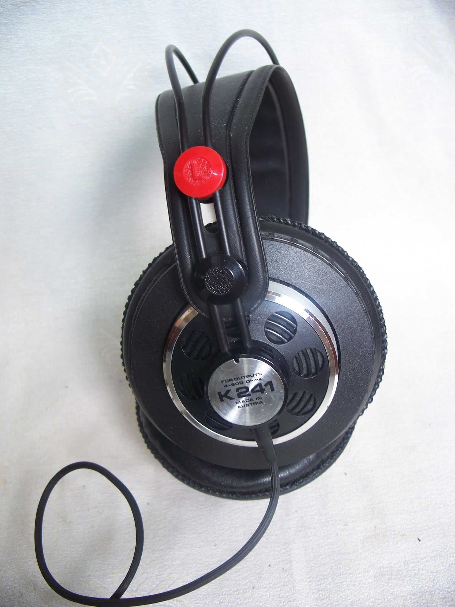 AKG K241 ڶ